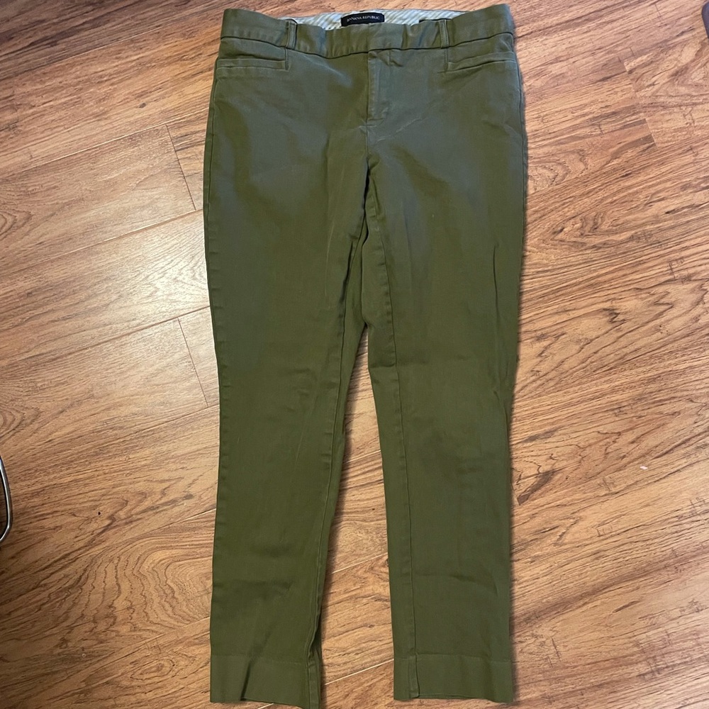 Banana Republic Sloan pants in olive green, size 4